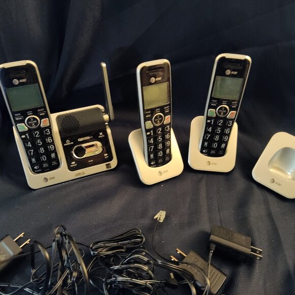 AT&T BL102 -3 Cordless Phone Answering System - 3 Handsets Intercom USA - Picture 4 of 5
